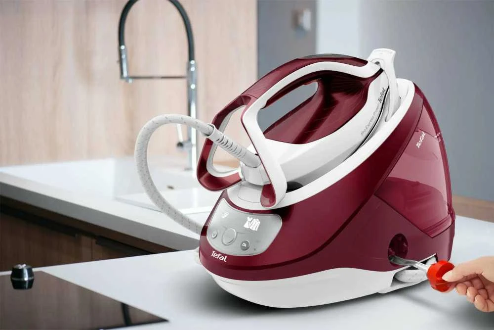 TEFAL | Lyginimo sistema Pro Express Protect | GV9220E0 | 2600 W | 1,8 l | Automatinis išjungimas | Vertikali garų funkcija | Kalkių valymo funkcija | Raudona