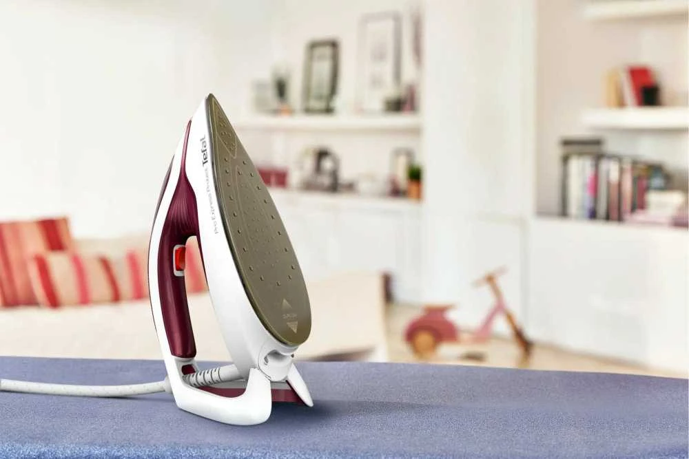 TEFAL | Lyginimo sistema Pro Express Protect | GV9220E0 | 2600 W | 1,8 l | Automatinis išjungimas | Vertikali garų funkcija | Kalkių valymo funkcija | Raudona