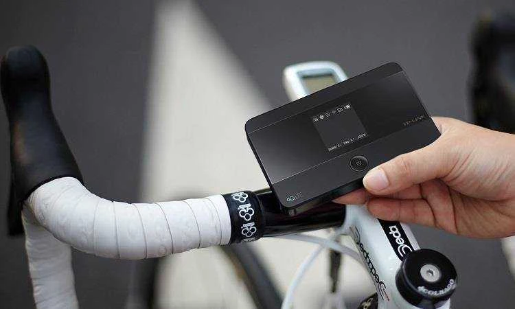 Modemas TP-LINK mobilusis 4G LTE WLAN Maršrutizatorius su integr.4G modemu, SIM kortelės lizdas, 1,4 colio TFT Ekranas, 2550 mAH Akku, Micro SD kortelės lizdas