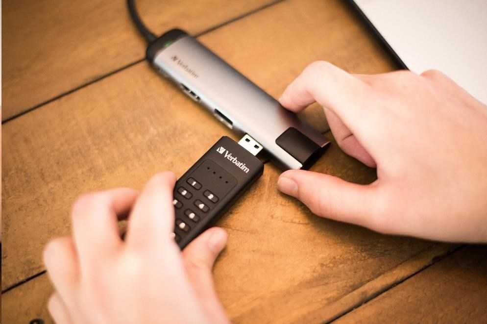 External drive Verbatim klaviatūra Secure USB 3.2 Gen 1 32GB juodos spalvos 49427
