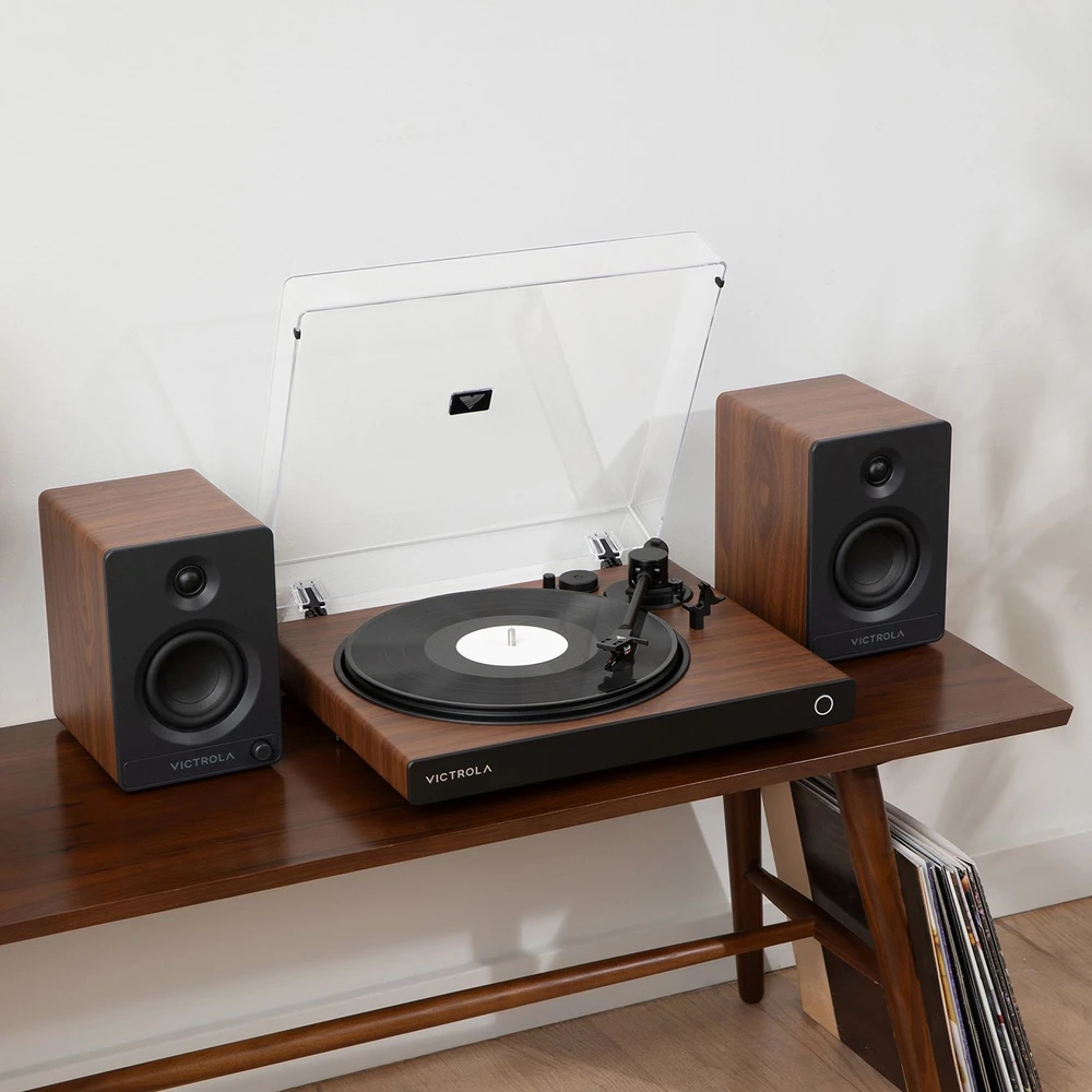„Victrola VPT-1520-WLN-INT“ bangų patefonas, rudas