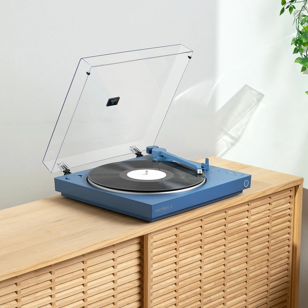„Victrola VPT-800-BLU-INT“ automatinis patefonas, mėlynas