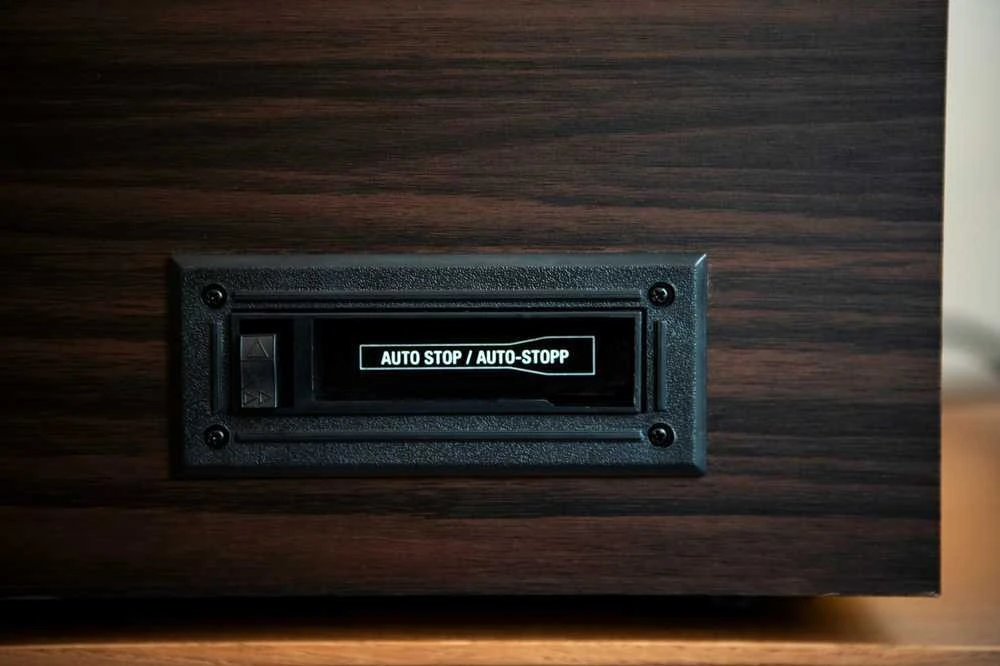 Patefonas Victrola The Empire VTA-270B, su CD, kasečių ir FM grotuvu