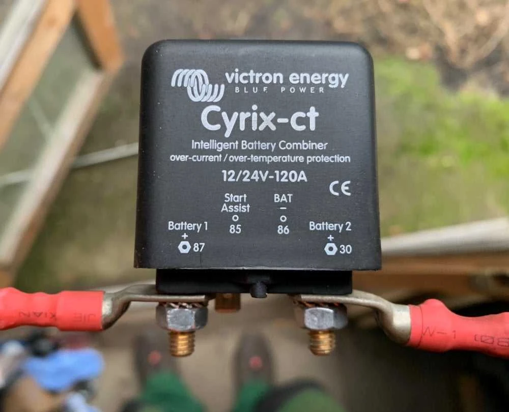 Akumuliatorių įkrovimo valdiklis Cyrix-ct 12/24V-120A, valdomas mikrokontroleriu, Victron energy