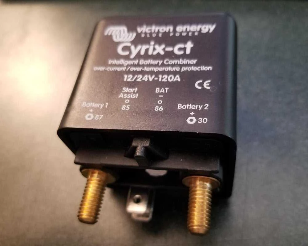 Akumuliatorių įkrovimo valdiklis Cyrix-ct 12/24V-120A, valdomas mikrokontroleriu, Victron energy