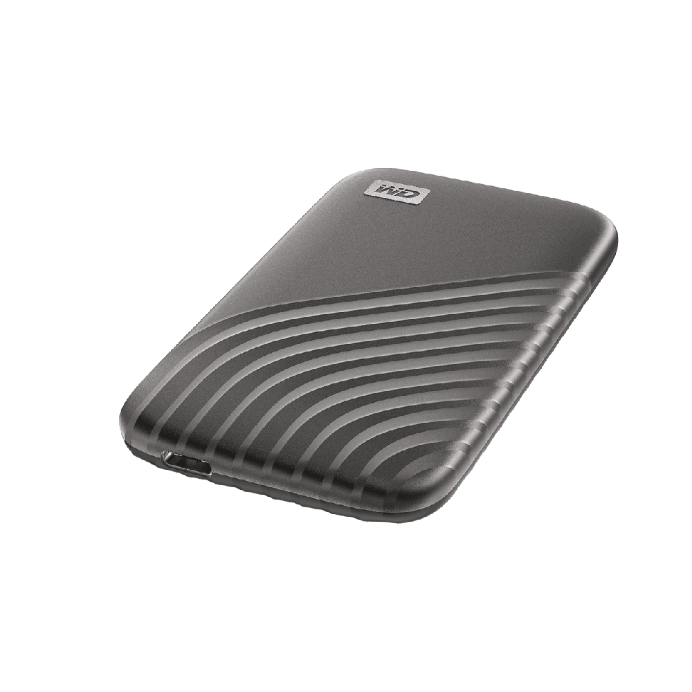 Kietasis diskas Western Digital „Sandisk WD 1TB My Passport SSD“ – nešiojamas SSD diskas, kurio skaitymo ir įrašymo greitis – 1050 MB/s, o įrašymo – 1000 MB/s, USB 3.2 Gen 2 – kosminės pilkos spalvos, EAN: 619659184001