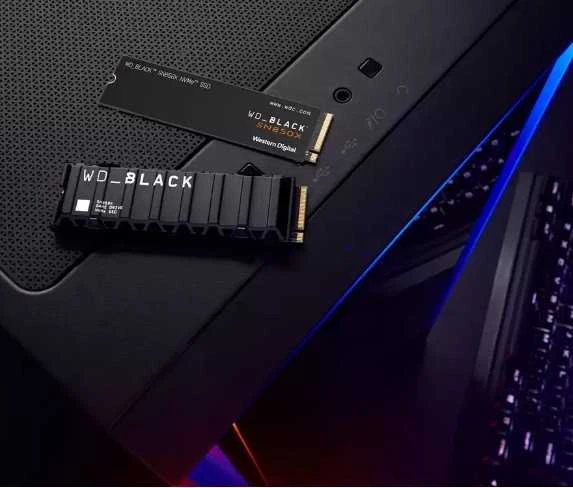 Western Digital WD Juodas 4TB SN850X NVMe SSD diskas, itin greitas, PCIe Gen4 x4, M.2, vidinis, su „SANDISK“ procesoriumi