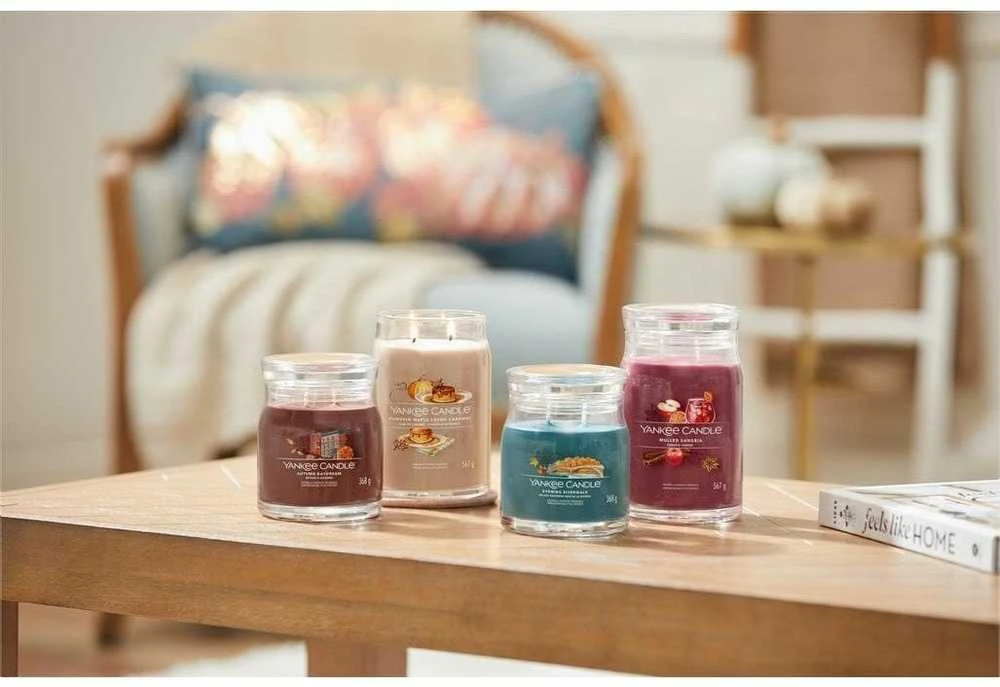 Yankee Candle Aromatinė žvakė Signature glass medium Autumn Daydream 368 g