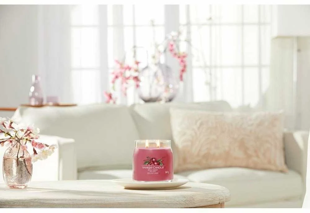 Yankee Candle Aromatinė žvakė Signature glass medium Juodas Cherry 368 g