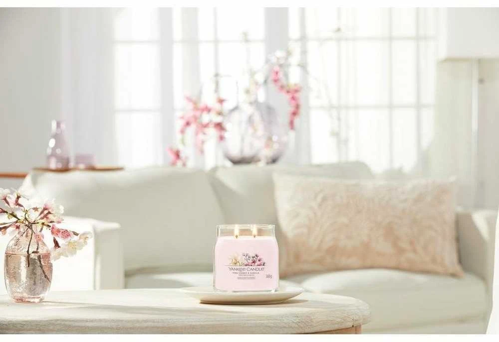 Yankee Candle Aromatinė žvakė Signature glass medium Rožinė Cherry - Vanilla 368 g