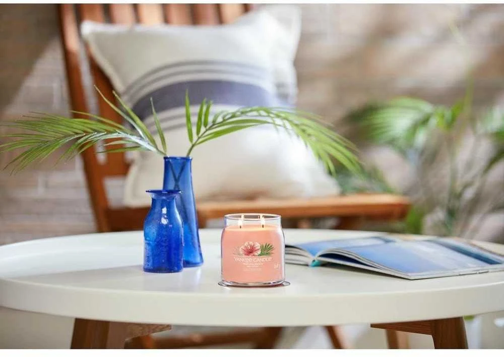 Yankee Candle Aromatinė žvakė Signature glass medium Tropica l Breeze 368 g