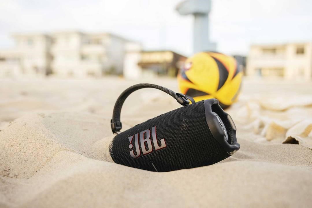 JBL Charge 6 Sand aprašymas - Prekės nuotrauka JBL Charge 6 Sand aprašymas - Prekės nuotrauka