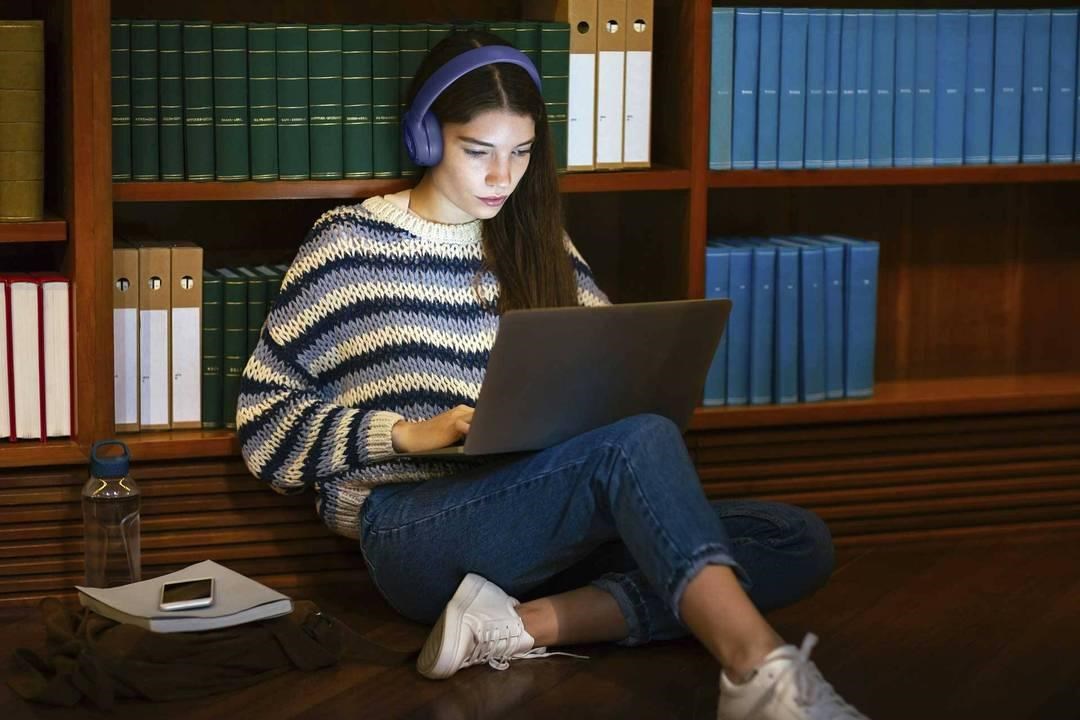 Ausinės JBL Tune 680NC rusvai gelsvas aprašymas - Prekės nuotrauka