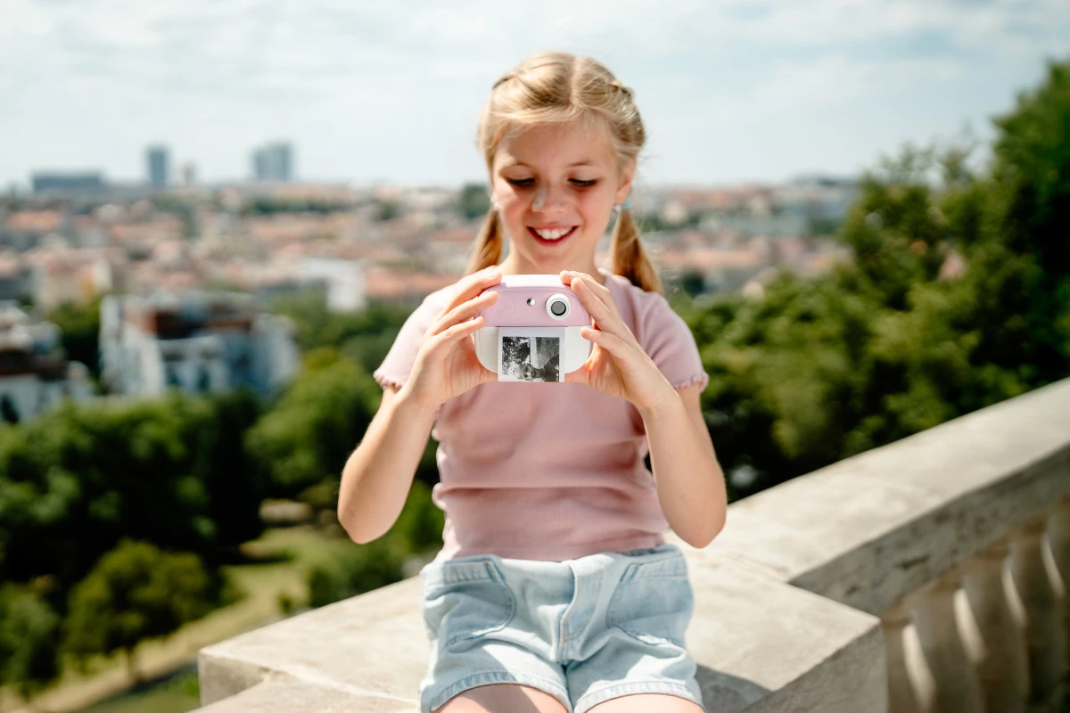 Lamax Aparat fotograficzny vaikams Instakid2 Play Mėlyna 2,0'' IPS FullHD 48Mpx Micro SD aprašymas - Prekės nuotrauka