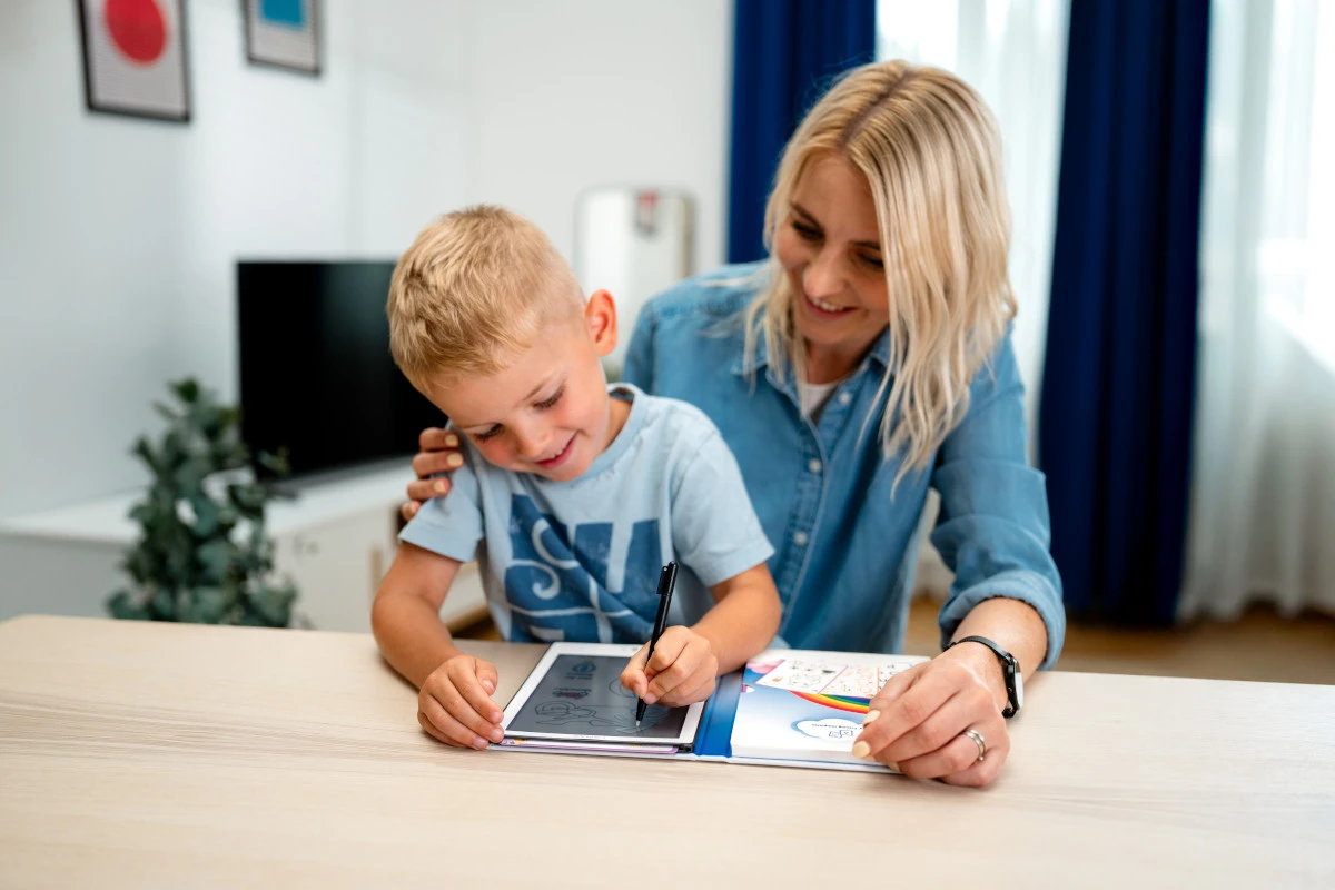 LAMAX PencilKid1 - edukacinė piešimo lenta aprašymas - Prekės nuotrauka LAMAX PencilKid1 - edukacinė piešimo lenta aprašymas - Prekės nuotrauka