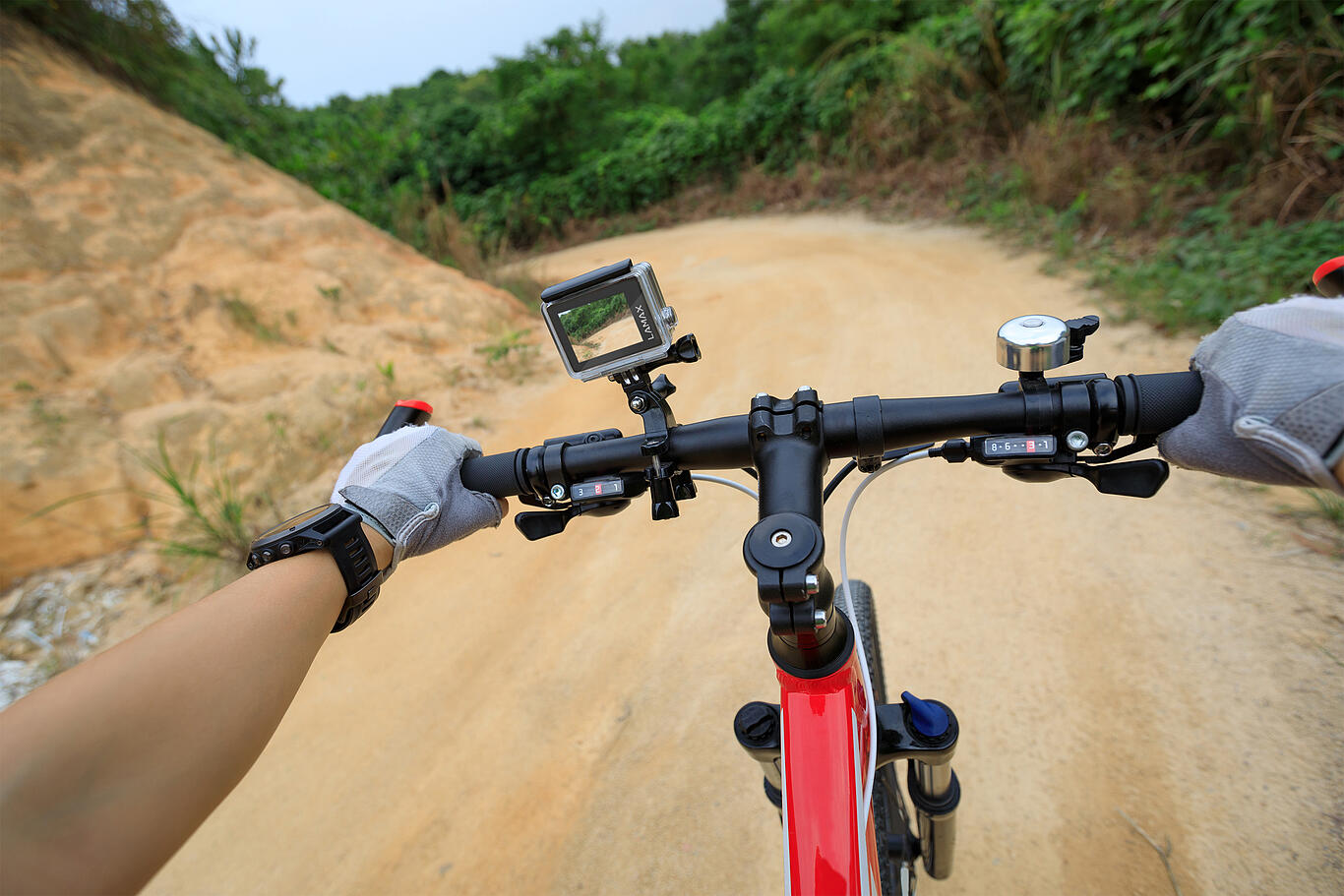 Lamax-x32-action camera