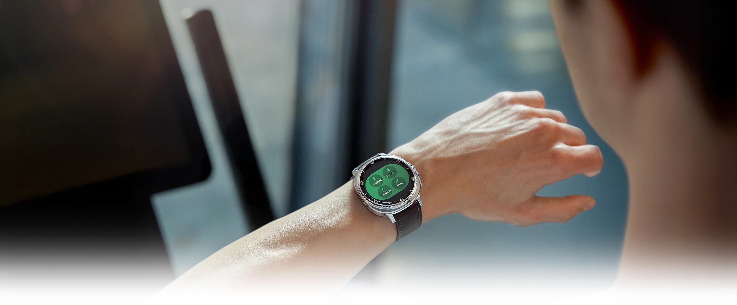 „Samsung Galaxy Watch8 Classic“ (46 mm) baltas, ES aprašymas - Prekės nuotrauka „Samsung Galaxy Watch8 Classic“ (46 mm) baltas, ES aprašymas - Prekės nuotrauka