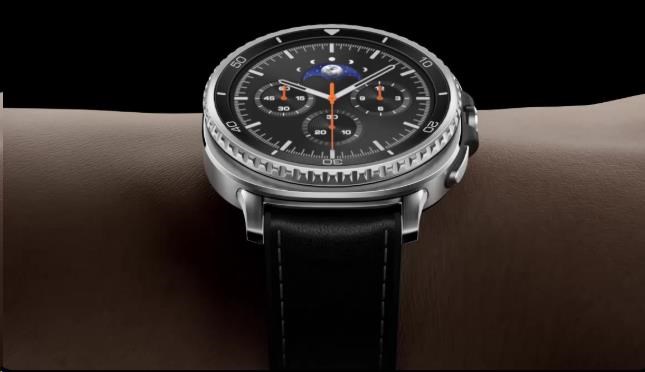 „Samsung Galaxy Watch8 Classic“ (46 mm) baltas, ES aprašymas - Prekės nuotrauka „Samsung Galaxy Watch8 Classic“ (46 mm) baltas, ES aprašymas - Prekės nuotrauka