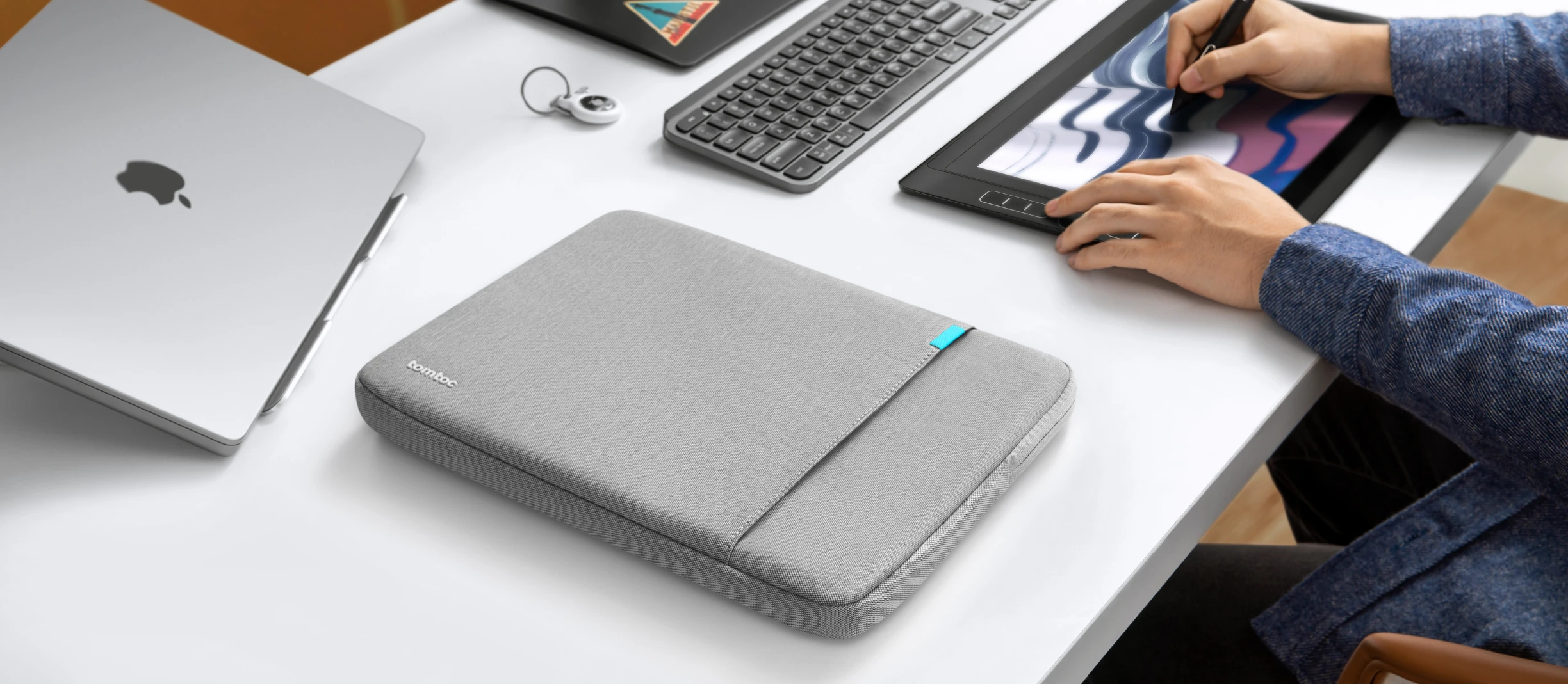 tomtoc dėklas – 14 colių „MacBook Pro“, tamsiai pilkas aprašymas - Prekės nuotrauka
