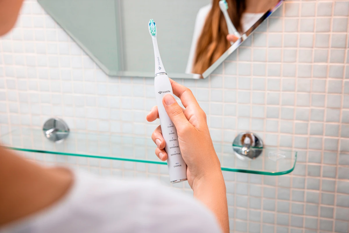 TrueLife SonicBrush Clean30 Baltas Adult Oscillating dantų šepetėlis aprašymas - Prekės nuotrauka TrueLife SonicBrush Clean30 Baltas Adult Oscillating dantų šepetėlis aprašymas - Prekės nuotrauka