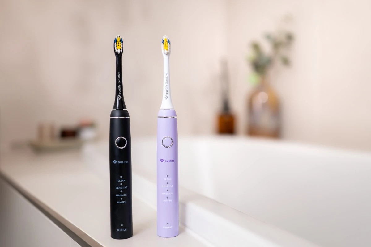 Dantų šepetėlis „TrueLife SonicBrush Compact Duo“ juodas / levandų spalvos aprašymas - Prekės nuotrauka