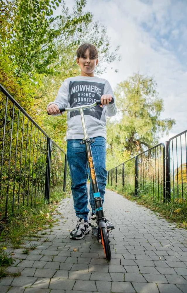 Paspirtukas Milly Mally Buzz, juodos spalvos