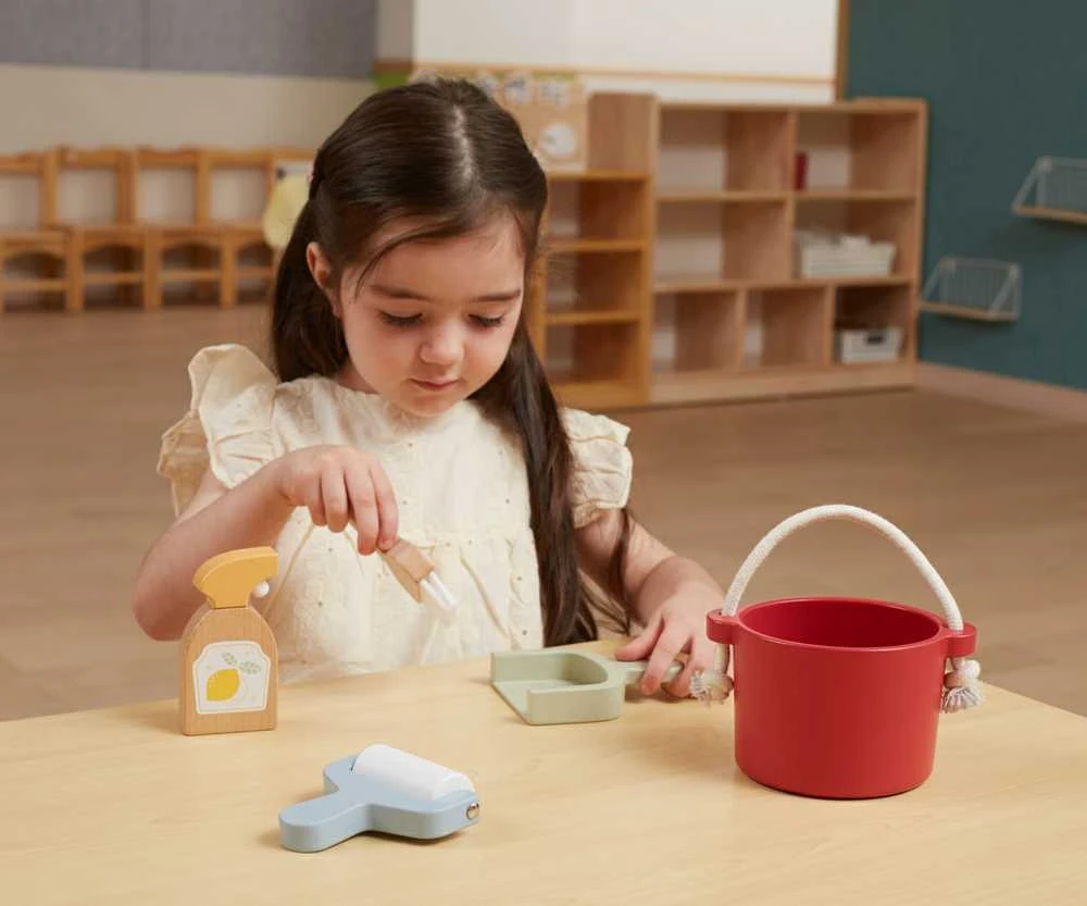 Viga Toys VIGA PolarB medinis valymo rinkinys "Little Cleaner" kibiras