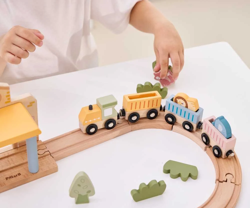 Viga Toys PolarB Medinis Geležinkelio Rinkinys 30 vnt.