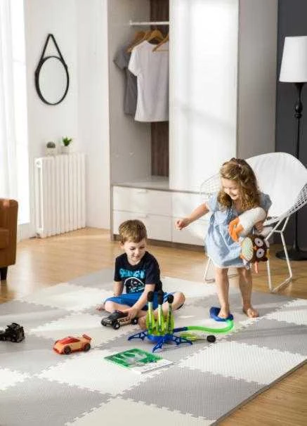 Didelis putplasčio kilimėlis, dėlionė Ricokids 120x120cm 4 vnt. baltos ir pilkos spalvos