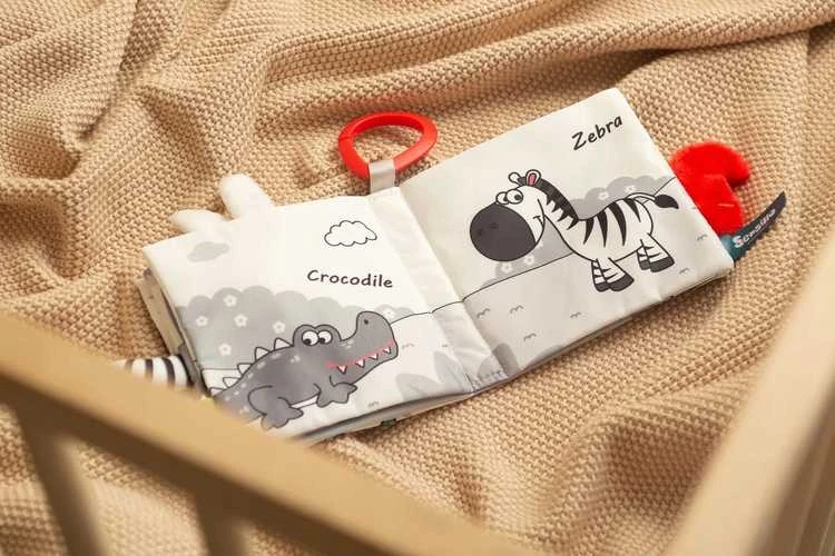 Sensillo Juodai balta tekstilinė knygutė kūdikiams Pelėda