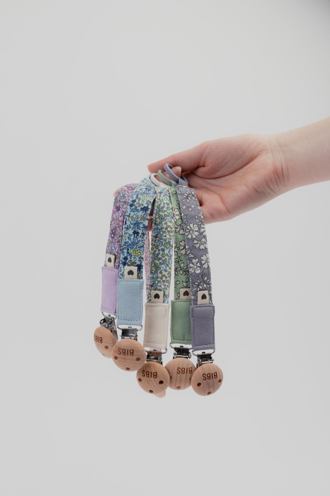 Mam Baby BIBS Liberty čiulptuko laikiklis Chamomile Lawn Violet Sky