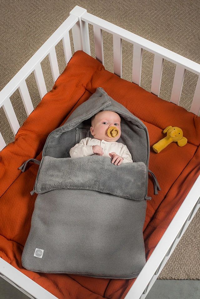 Jollein šiltas vokelis autokėdutei 0+ ir vežimėliui Basic Knit Stone Pilkas