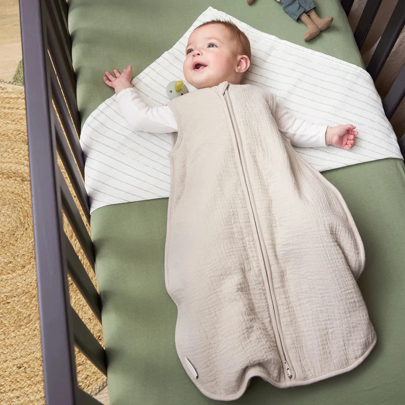 Meyco Baby medvilninė jersey paklodė su guma 60 × 120 cm, Olive Žalias