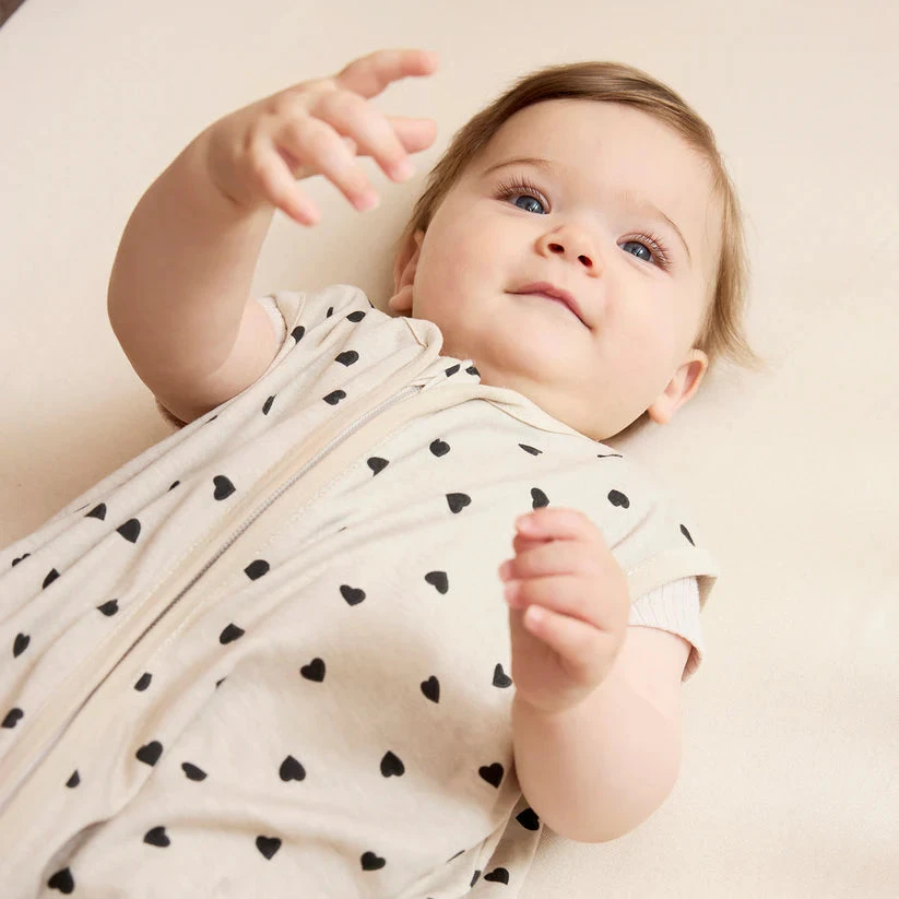 Meyco Baby medvilninis kūdikio miegmaišis Sweet Heart Soft Sand/Juodas, TOG 0.3