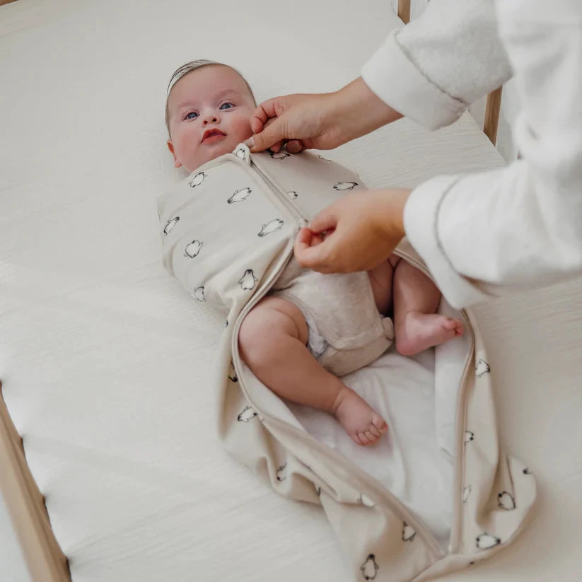 Meyco Baby naujagimio miegmaišis-kokonas Penguin Soft sand TOG 0.3