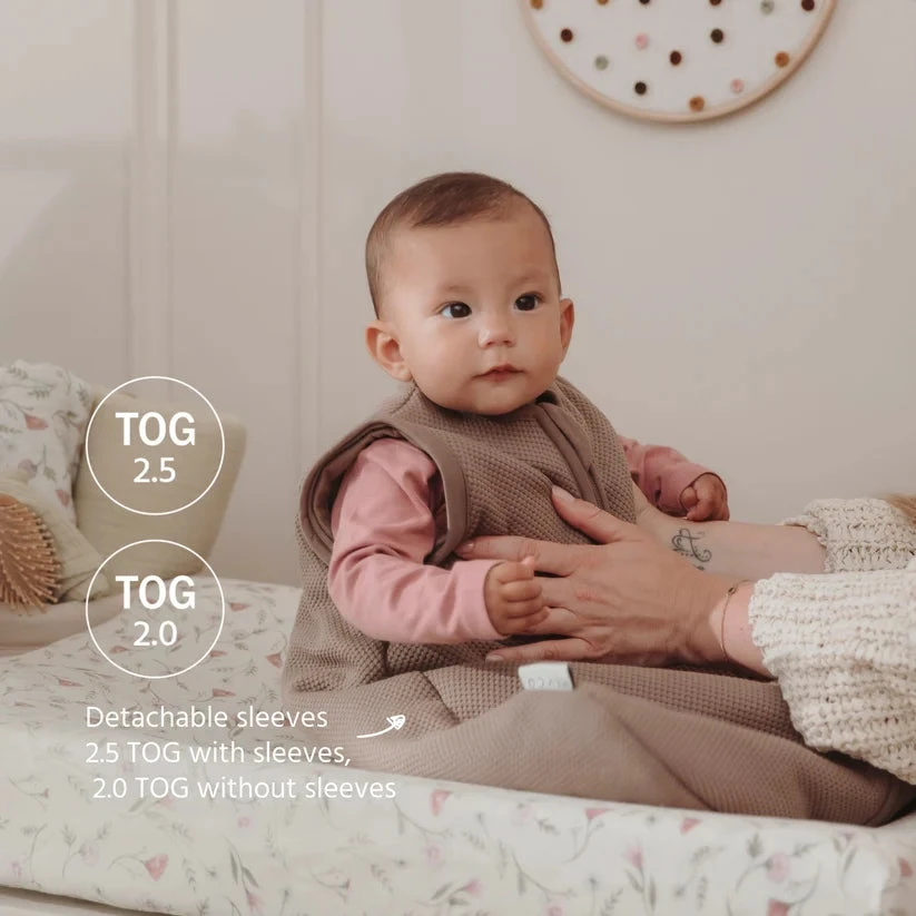 Meyco Baby Studio Classic pašiltintas miegmaišis su nusegamomis rankovėmis, 2.5 TOG, Dark Taupe