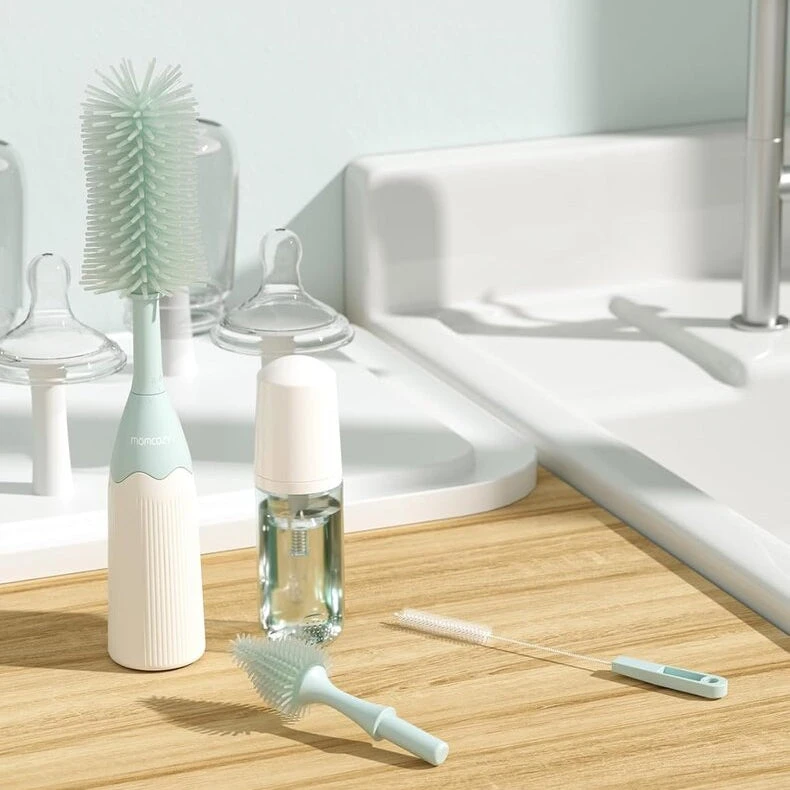 MOMCOZY BUTELIUKŲ IR ŽINDUKŲ ŠEPETĖLIŲ RINKINYS PUSH-PRESS