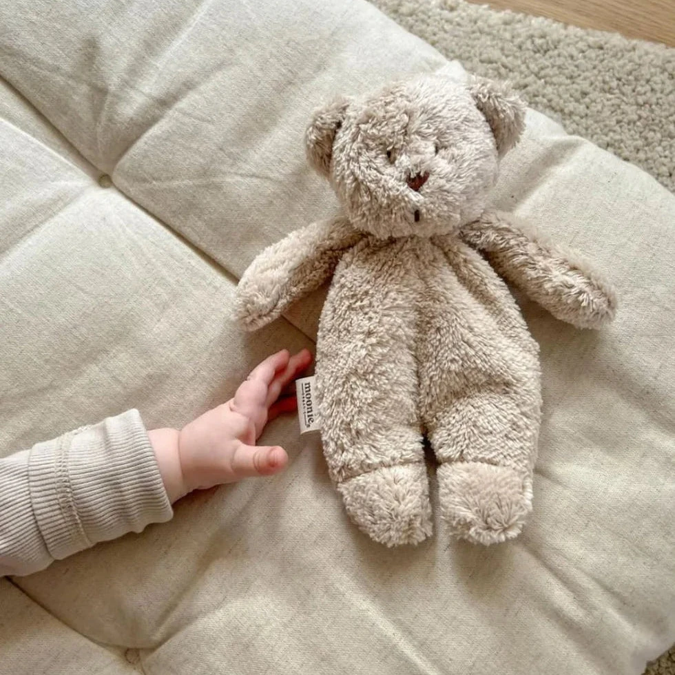 Moonie sensorinis minkštas žaislas Little Teddy Cappuccino