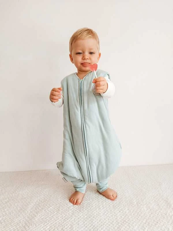 Natulino NATURALS LITTLE WALKERS™ dvisluoksnis kūdikio miegmaišis celadon (mėtinės spalvos)