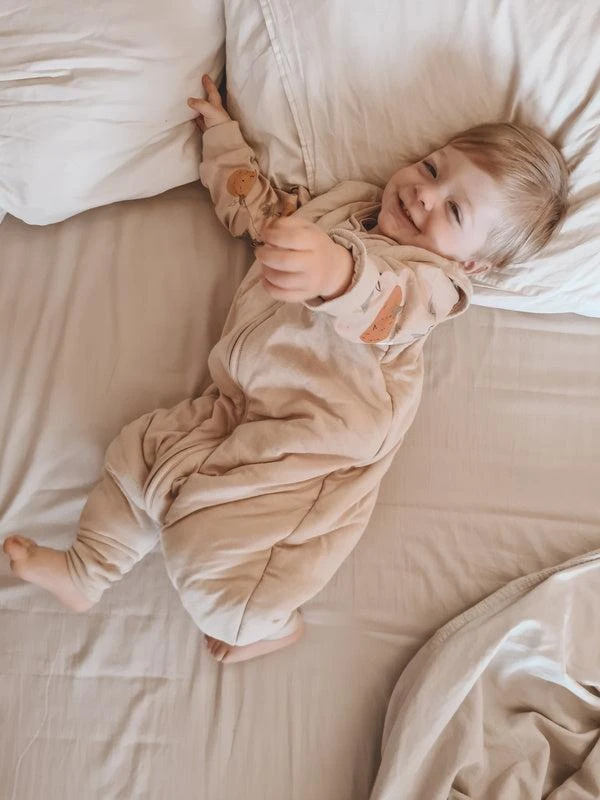 Natulino NATURALS LITTLE WALKERS™ dvisluoksnis kūdikio miegmaišis beige (smėlio spalvos)