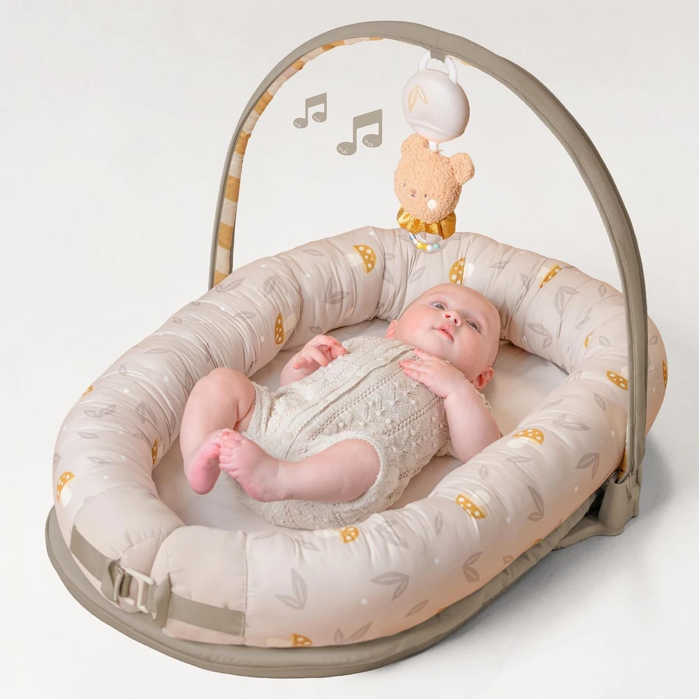 Taf Toys 2in1 kūdikio lavinamasis kilimėlis - lizdelis su žaidimų lanku Little Explorer, rusvai gelsvas