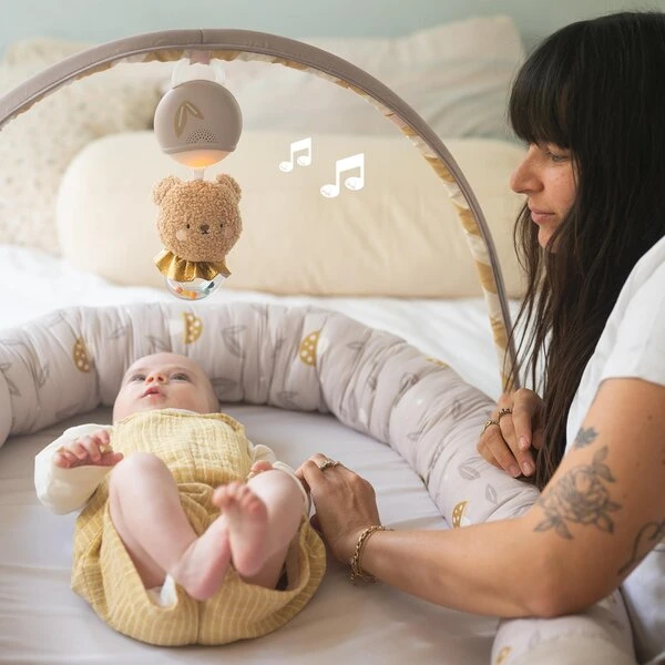 Taf Toys 2in1 kūdikio lavinamasis kilimėlis - lizdelis su žaidimų lanku Little Explorer, rusvai gelsvas