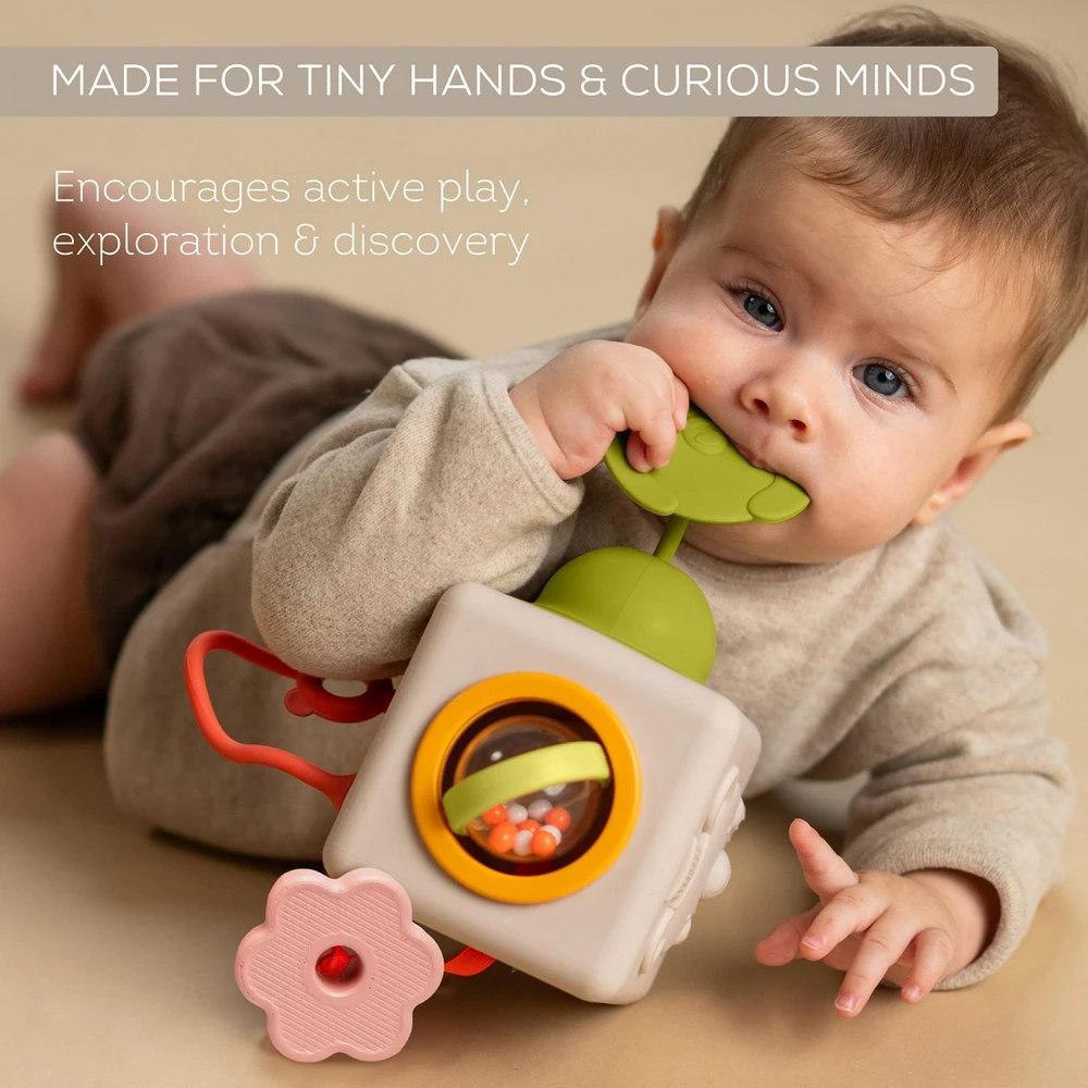 Taf Toys lavinamasis sensorinis žaislas kubas Peek & Play Cube