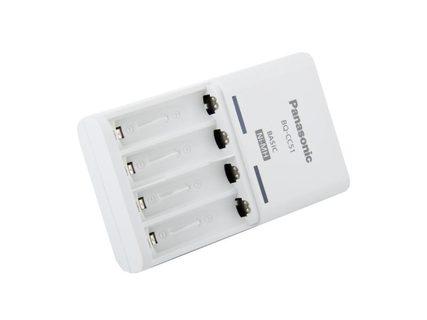 Panasonic eneloop Basic baterijų įkroviklis 2 arba 4 AA/AAA