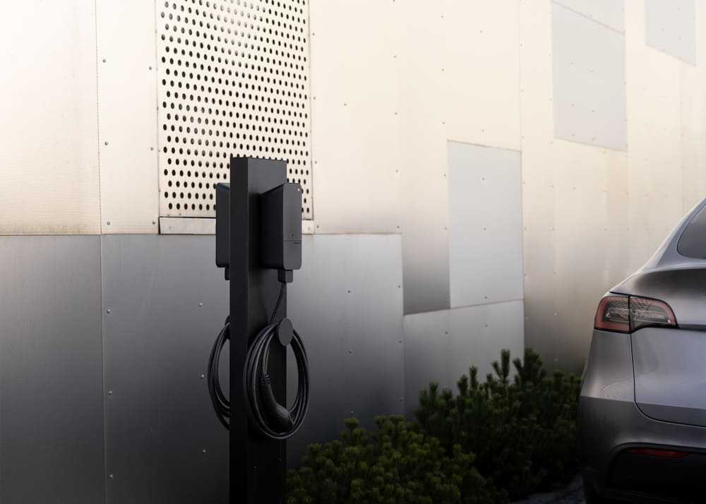 Amina S 11 kW elektromobilių įkrovimo stotelė