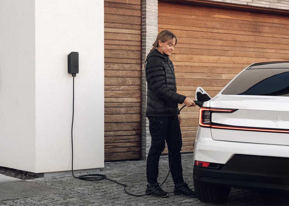 Amina S 11 kW elektromobilių įkrovimo stotelė
