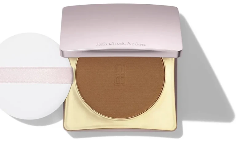 Elizabeth Arden Arden Maq pudra „Flowless Finish Skincar“.