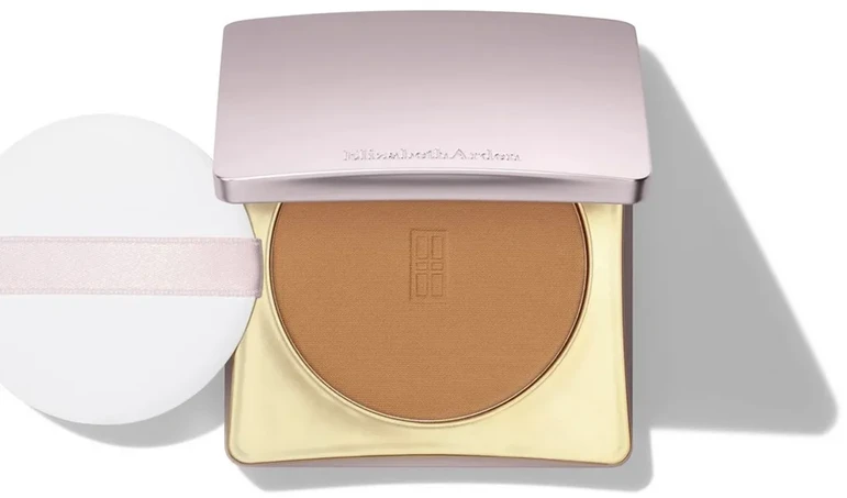 Elizabeth Arden Arden Maq pudra „Flowless Finish Skincar“.