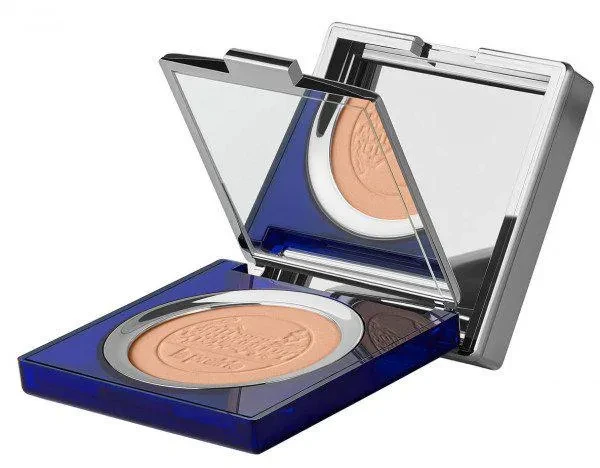 „La Prairie Skin Caviar Powder Finish“ labai kompaktiška pudra
