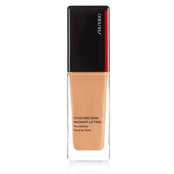 „Shiseido Synchro Skin Radiant Lifting“ skystas makiažo pagrindas, suteikiantis lygų odos atspalvį, 360 Citrine SPF 30, 30 ml